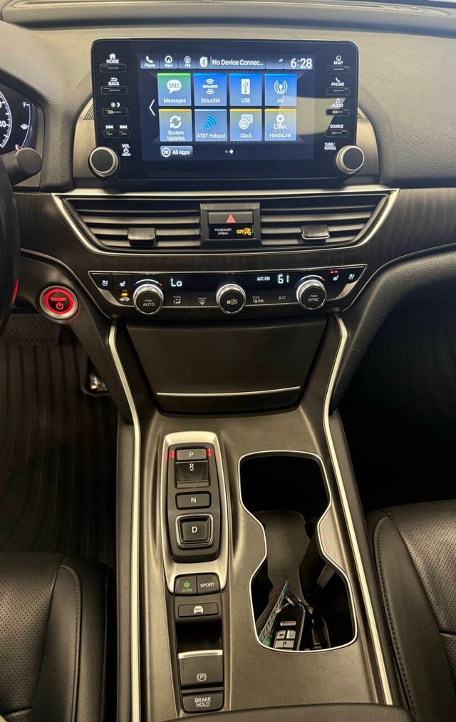 Honda Accord Hybrid Vehicle Full-screen Gallery Image 16