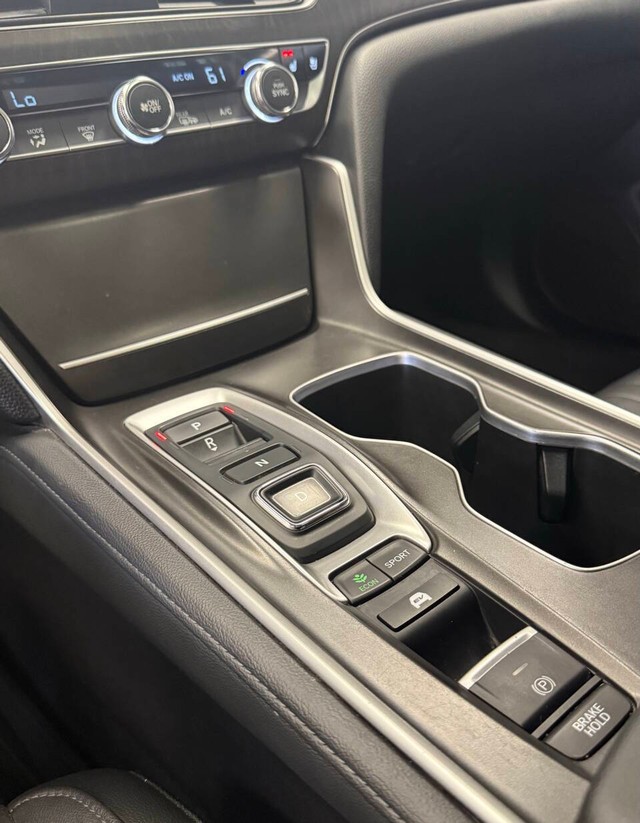 Honda Accord Hybrid Vehicle Full-screen Gallery Image 17