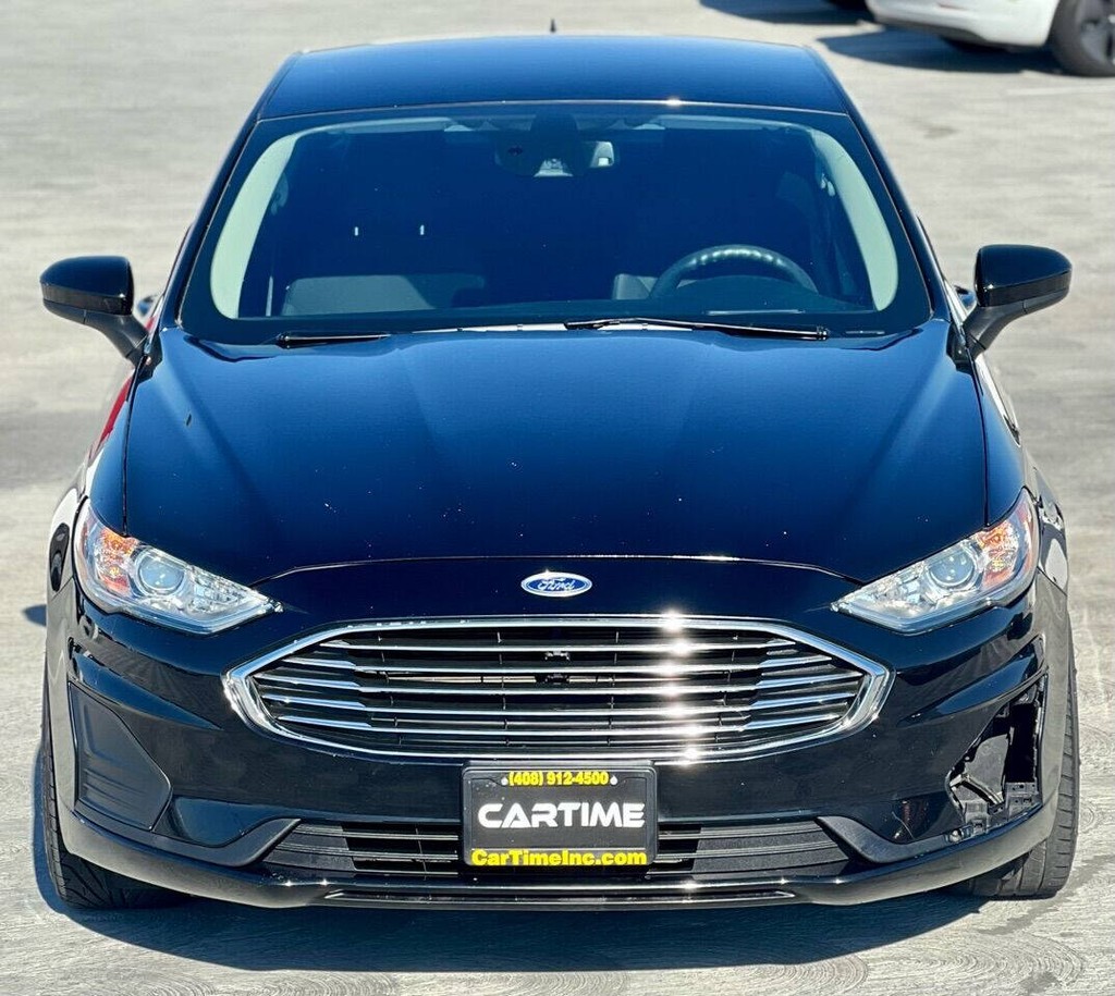 Ford Fusion Vehicle Full-screen Gallery Image 11