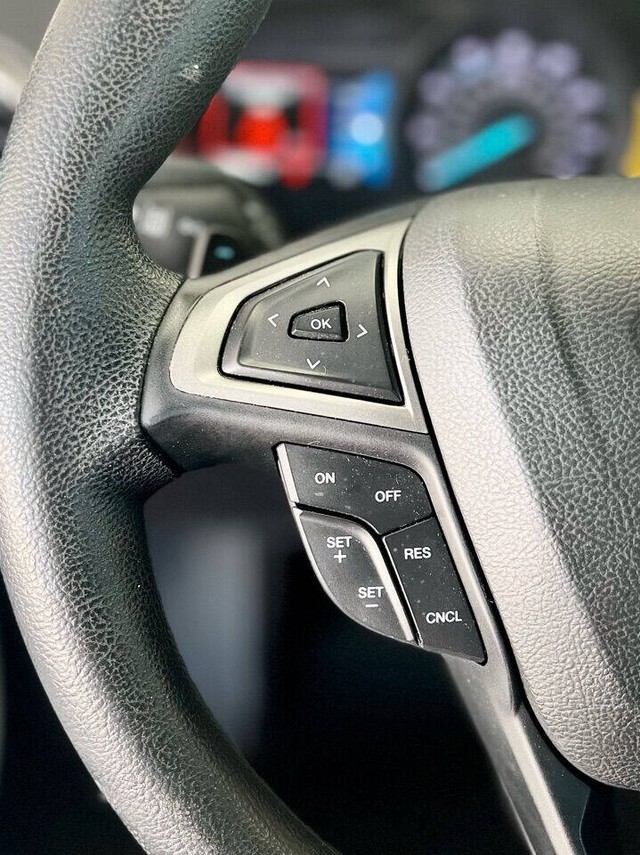 Ford Fusion Vehicle Full-screen Gallery Image 14