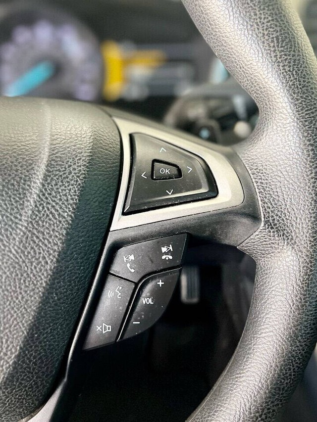 Ford Fusion Vehicle Full-screen Gallery Image 15