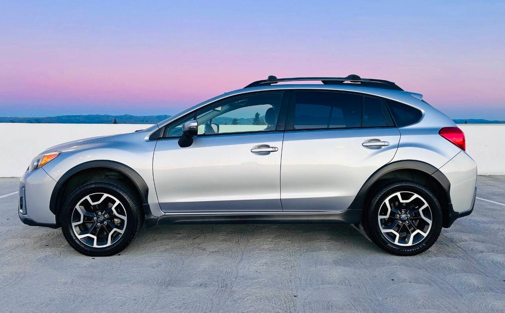 Subaru Crosstrek Vehicle Full-screen Gallery Image 02