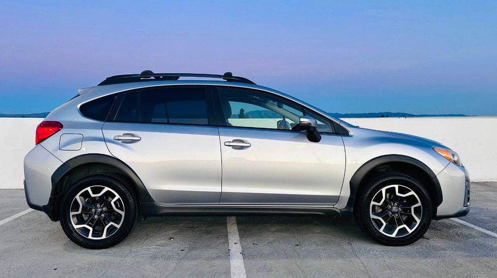 Subaru Crosstrek Vehicle Full-screen Gallery Image 06