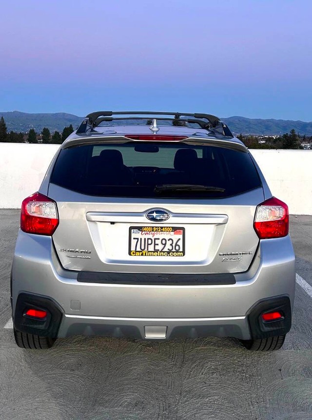 Subaru Crosstrek Vehicle Full-screen Gallery Image 04