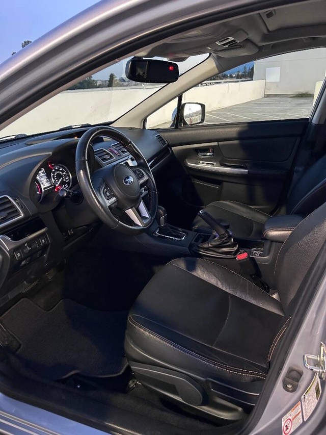 Subaru Crosstrek Vehicle Full-screen Gallery Image 09