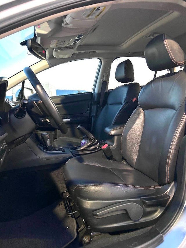 Subaru Crosstrek Vehicle Full-screen Gallery Image 11