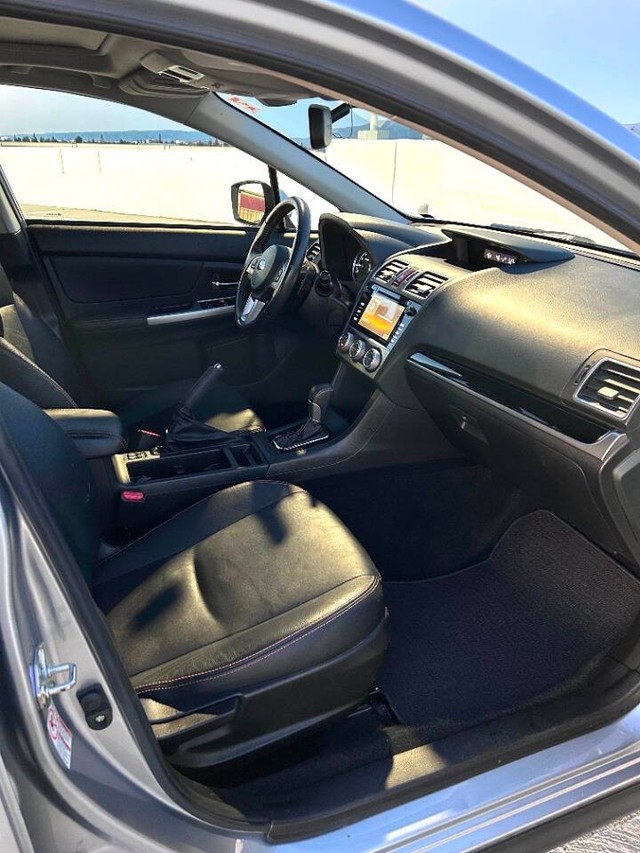 Subaru Crosstrek Vehicle Full-screen Gallery Image 13