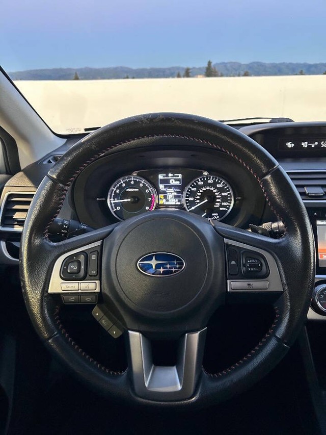 Subaru Crosstrek Vehicle Full-screen Gallery Image 15