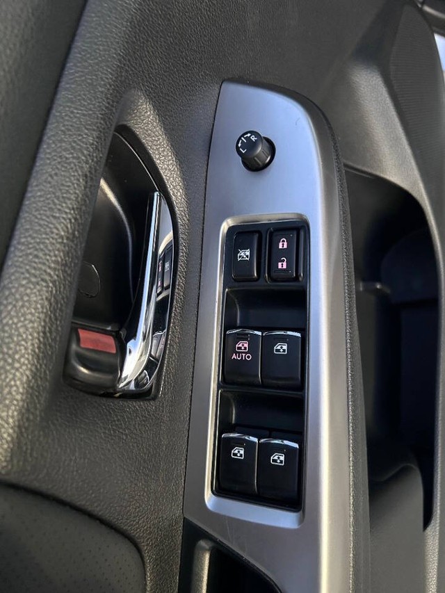 Subaru Crosstrek Vehicle Full-screen Gallery Image 18