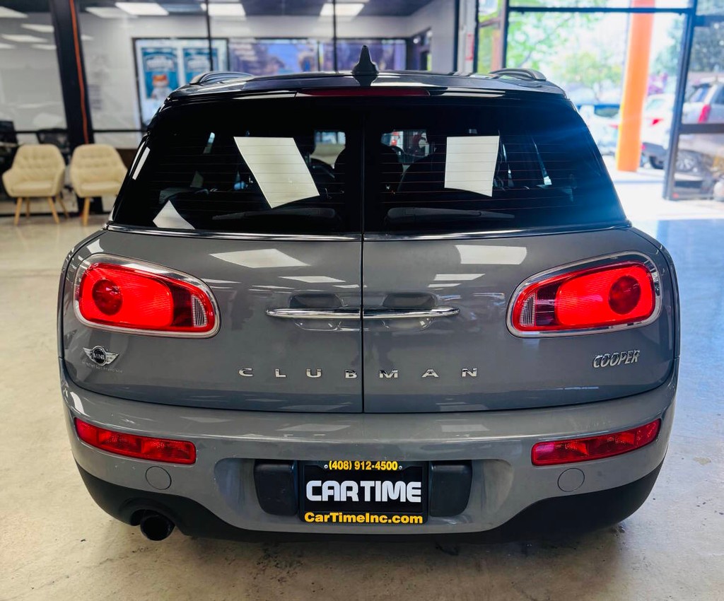 MINI Clubman Vehicle Full-screen Gallery Image 05