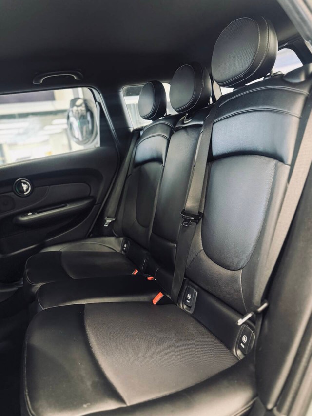 MINI Clubman Vehicle Full-screen Gallery Image 13