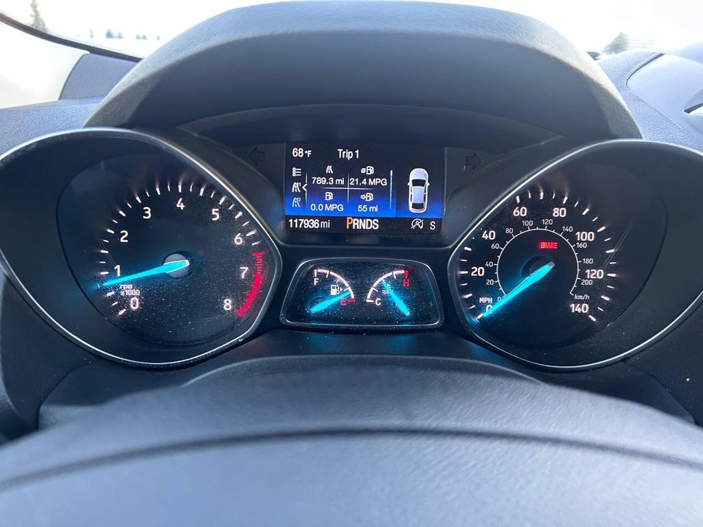 Ford Escape Vehicle Full-screen Gallery Image 09