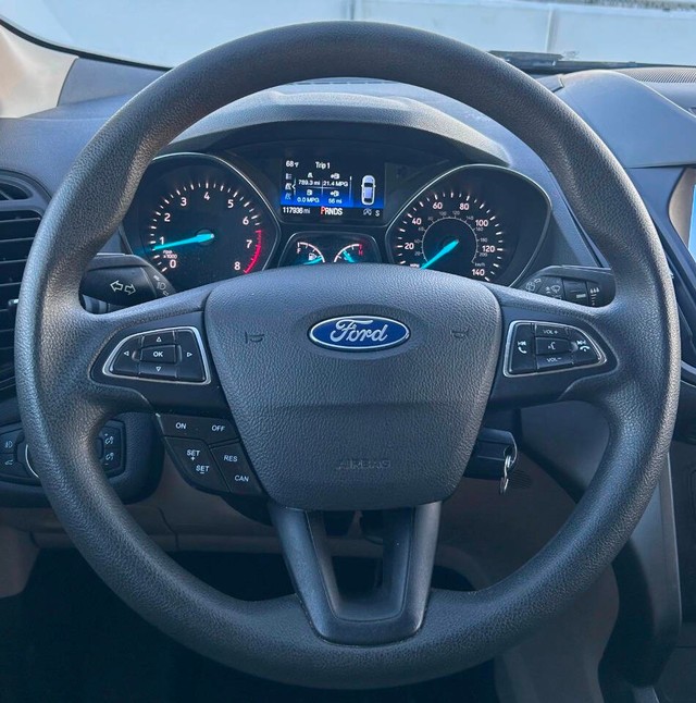 Ford Escape Vehicle Full-screen Gallery Image 08