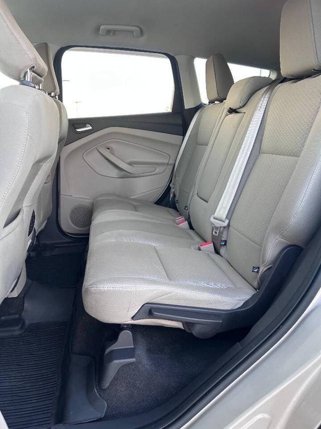 Ford Escape Vehicle Full-screen Gallery Image 14