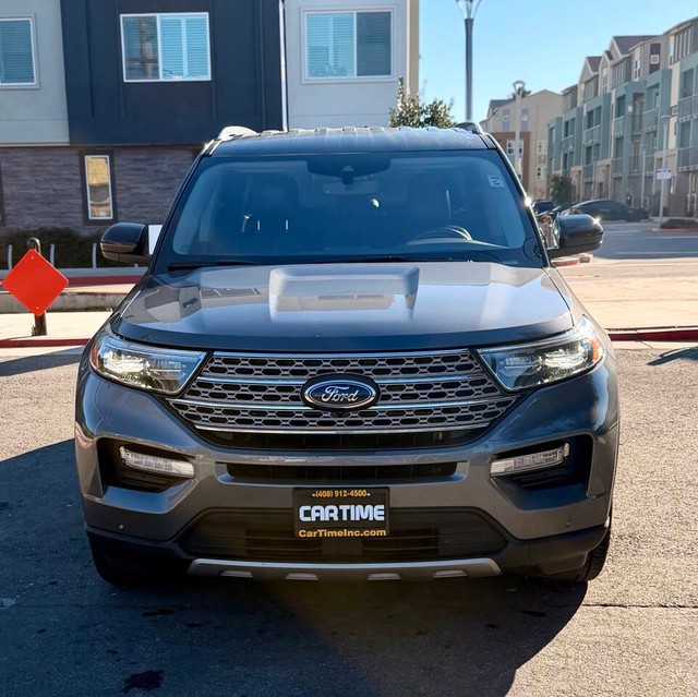 Ford Explorer Vehicle Full-screen Gallery Image 02