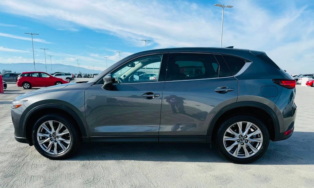 Mazda CX-5 Vehicle Full-screen Gallery Image 04