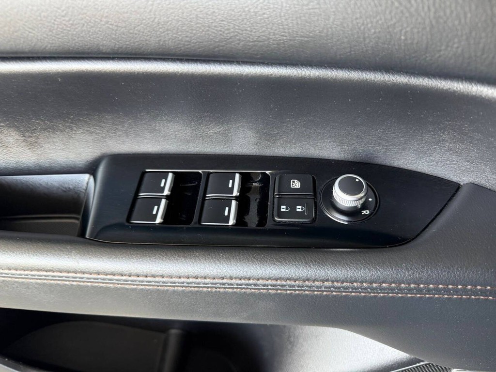 Mazda CX-5 Vehicle Full-screen Gallery Image 18