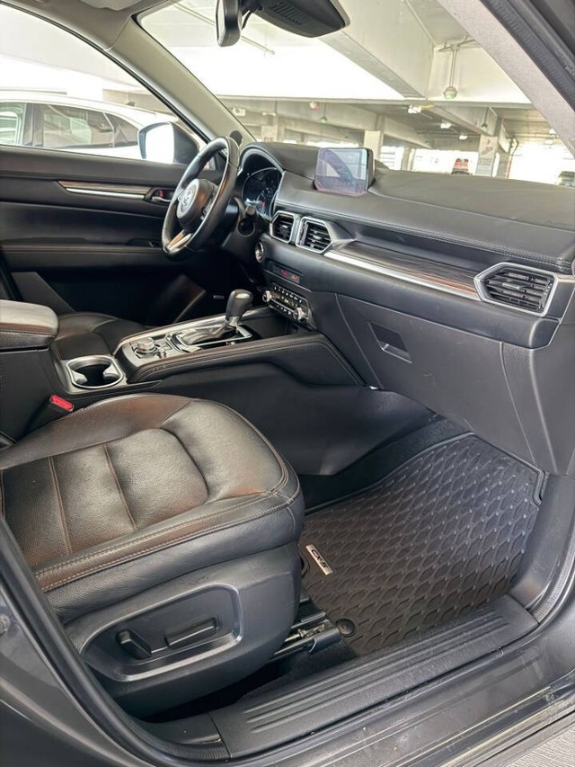 Mazda CX-5 Vehicle Full-screen Gallery Image 16