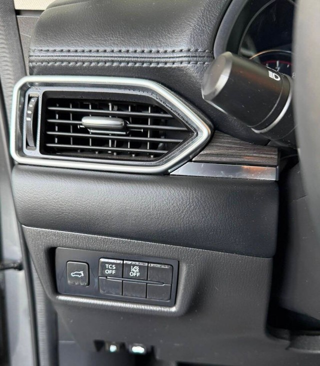 Mazda CX-5 Vehicle Full-screen Gallery Image 19