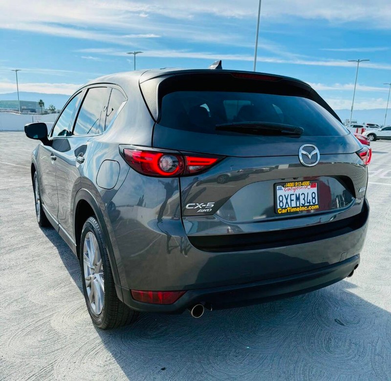 Mazda CX-5 Vehicle Full-screen Gallery Image 06