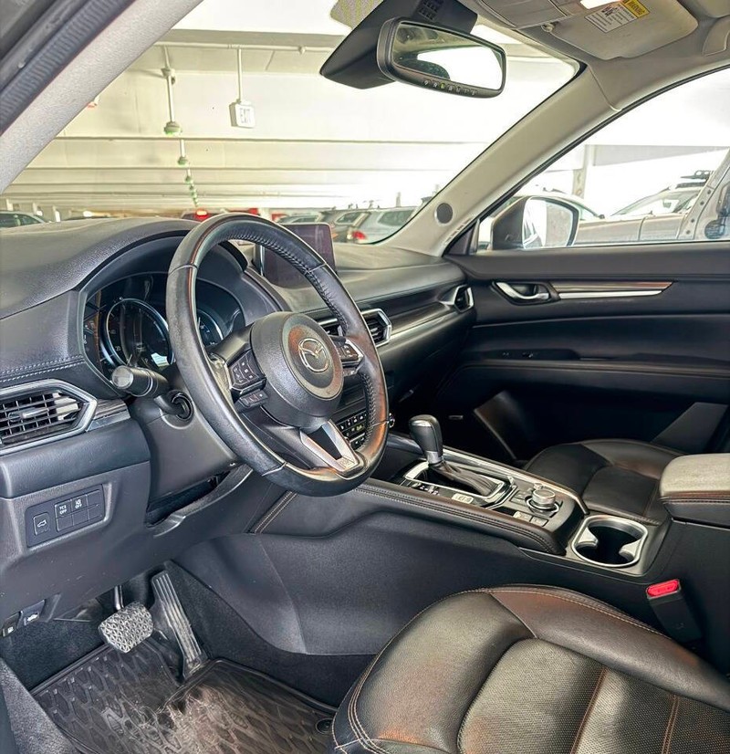 Mazda CX-5 Vehicle Full-screen Gallery Image 14