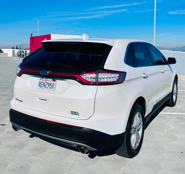 Ford Edge Vehicle Full-screen Gallery Image 07