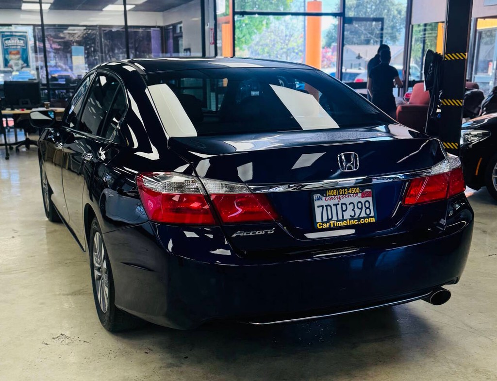 Honda Accord Sedan Vehicle Full-screen Gallery Image 02