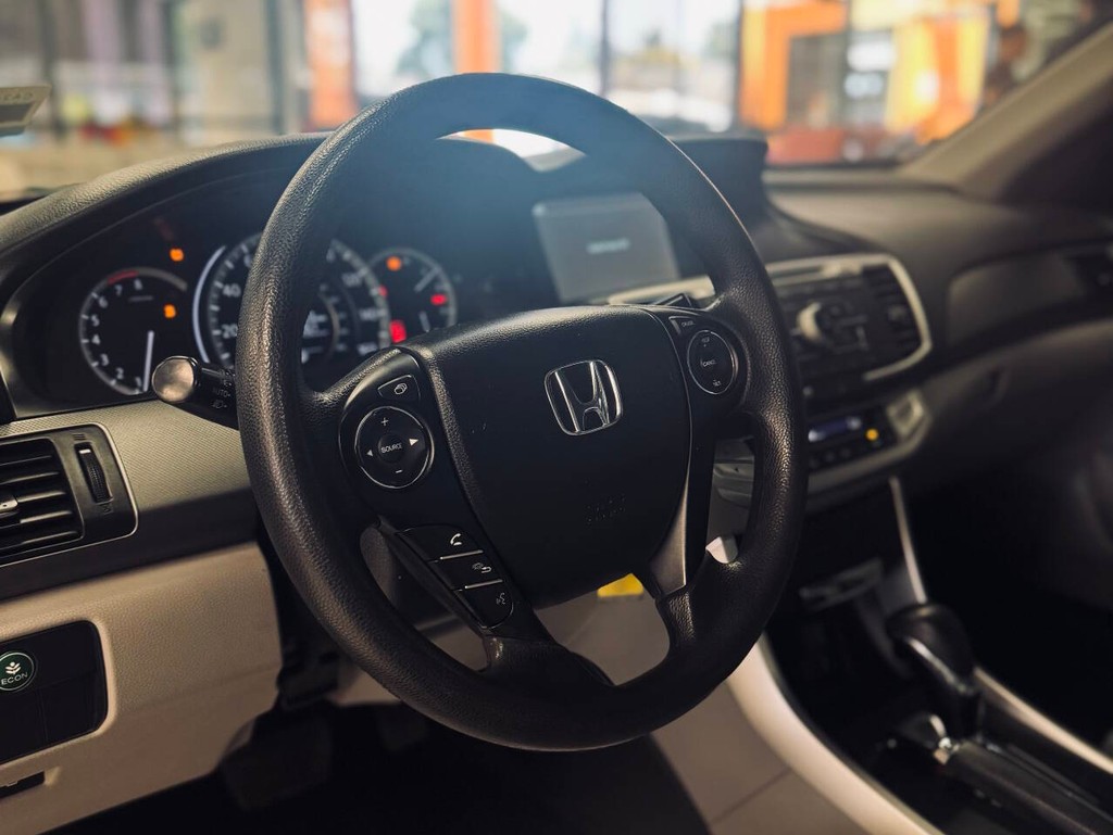Honda Accord Sedan Vehicle Full-screen Gallery Image 08