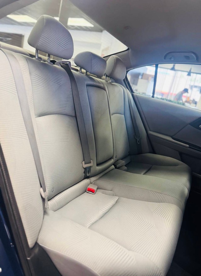 Honda Accord Sedan Vehicle Full-screen Gallery Image 12