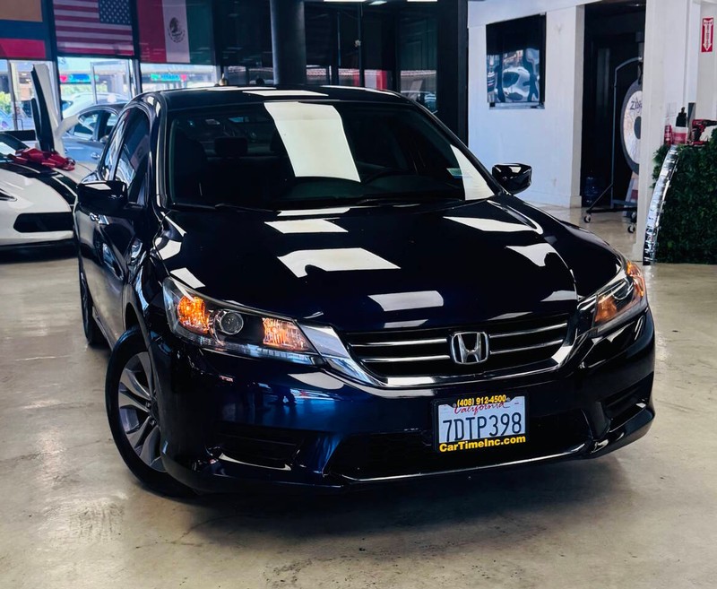 Honda Accord Sedan Vehicle Full-screen Gallery Image 02