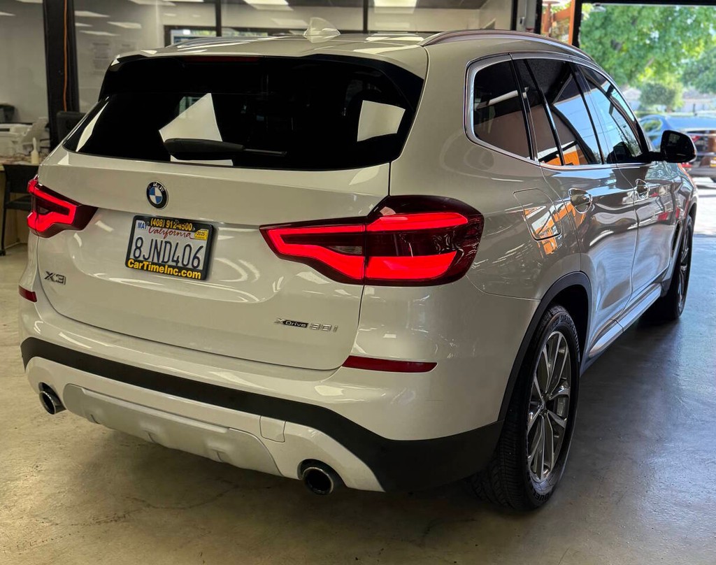 BMW X3 Vehicle Full-screen Gallery Image 07