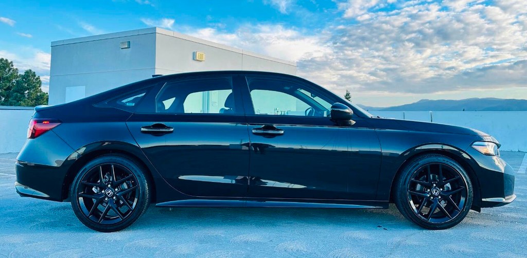 Honda Civic Sedan Vehicle Full-screen Gallery Image 06