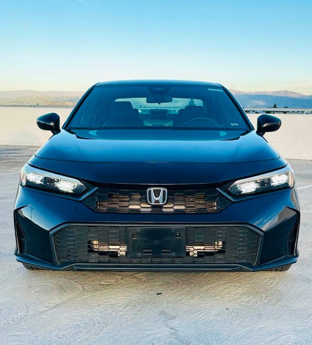 Honda Civic Sedan Vehicle Full-screen Gallery Image 02