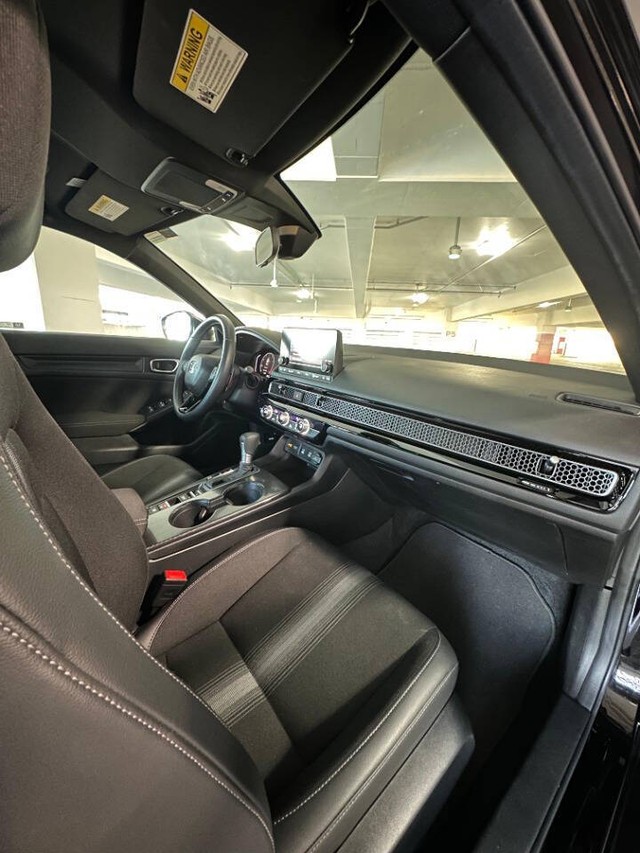 Honda Civic Sedan Vehicle Full-screen Gallery Image 12