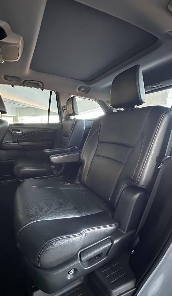Honda Pilot Vehicle Full-screen Gallery Image 13