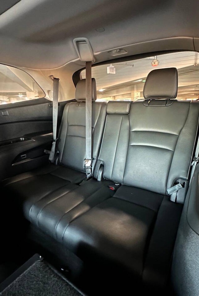 Honda Pilot Vehicle Full-screen Gallery Image 18