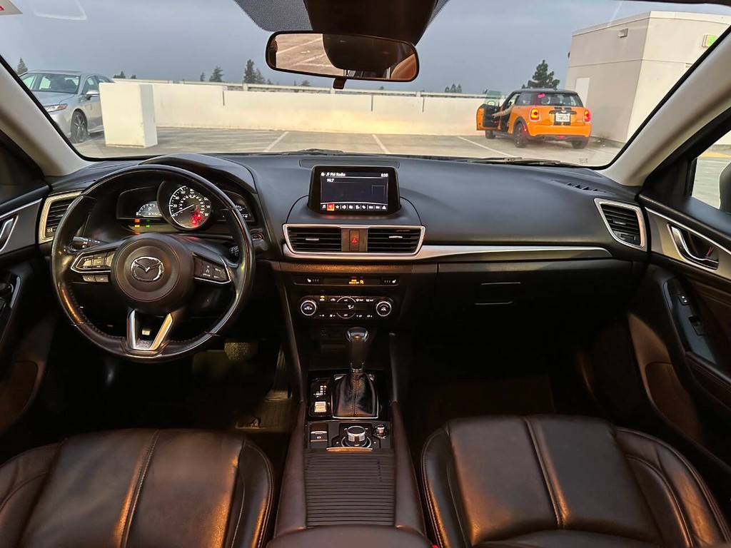 Mazda Mazda3 Sedan Vehicle Full-screen Gallery Image 06