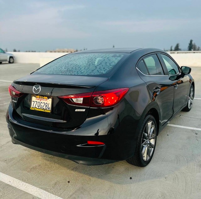 Mazda Mazda3 Sedan Vehicle Full-screen Gallery Image 03