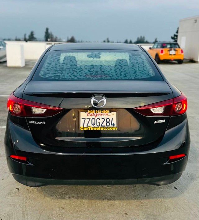 Mazda Mazda3 Sedan Vehicle Full-screen Gallery Image 04