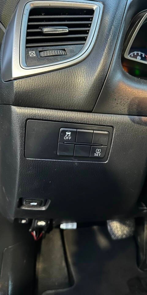 Mazda Mazda3 Sedan Vehicle Full-screen Gallery Image 13