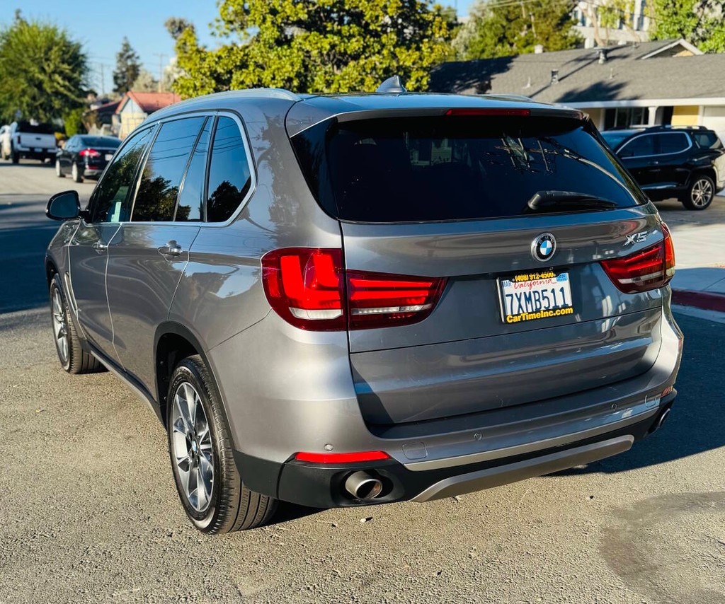 BMW X5 Vehicle Full-screen Gallery Image 04