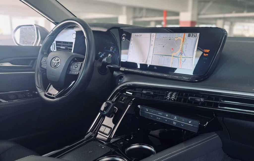 Toyota Mirai Vehicle Full-screen Gallery Image 07