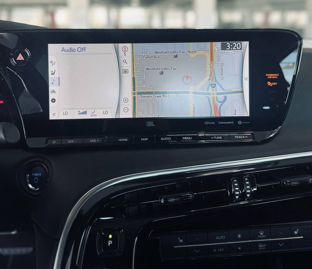 Toyota Mirai Vehicle Full-screen Gallery Image 14