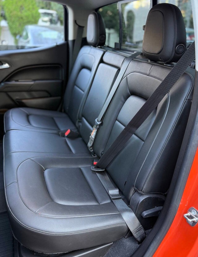 Chevrolet Colorado Vehicle Full-screen Gallery Image 16