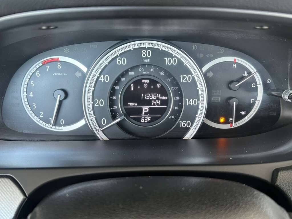 Honda Accord Sedan Vehicle Full-screen Gallery Image 11