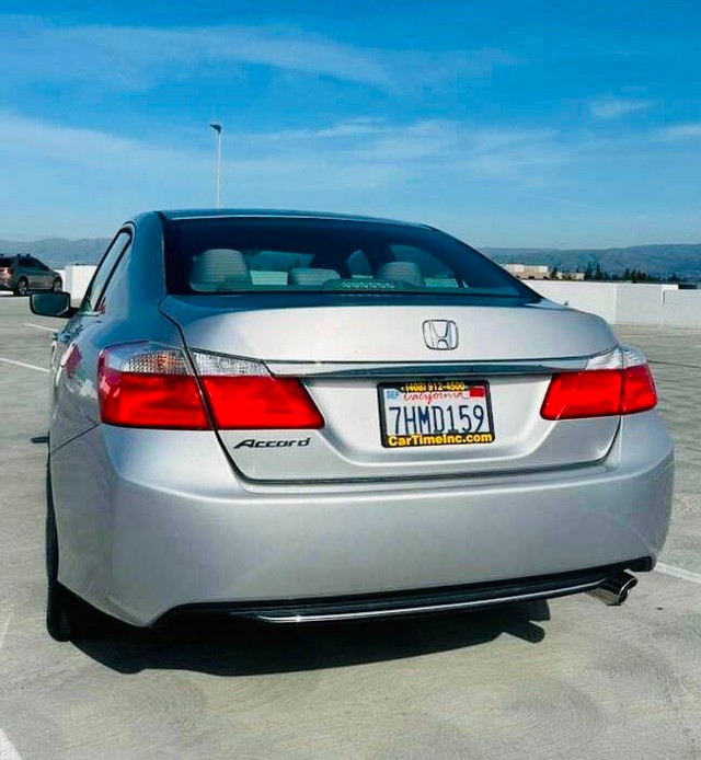 Honda Accord Sedan Vehicle Full-screen Gallery Image 03