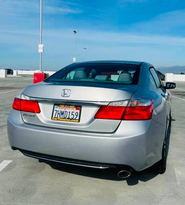 Honda Accord Sedan Vehicle Full-screen Gallery Image 07