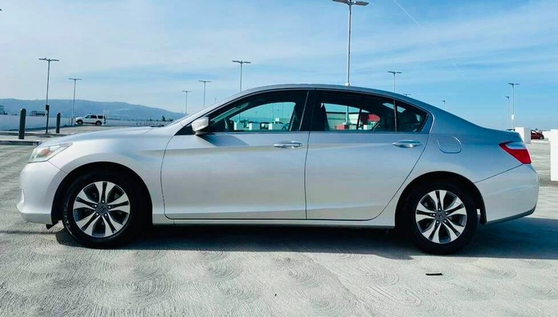 Honda Accord Sedan Vehicle Full-screen Gallery Image 04