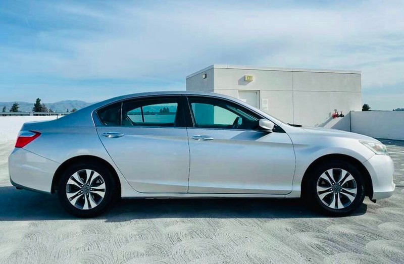 Honda Accord Sedan Vehicle Full-screen Gallery Image 08