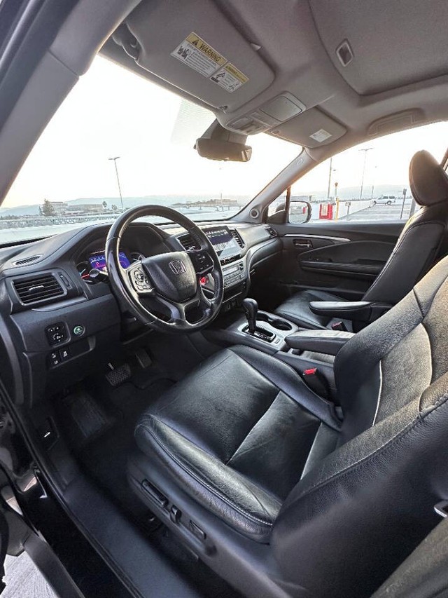 Honda Pilot Vehicle Full-screen Gallery Image 11